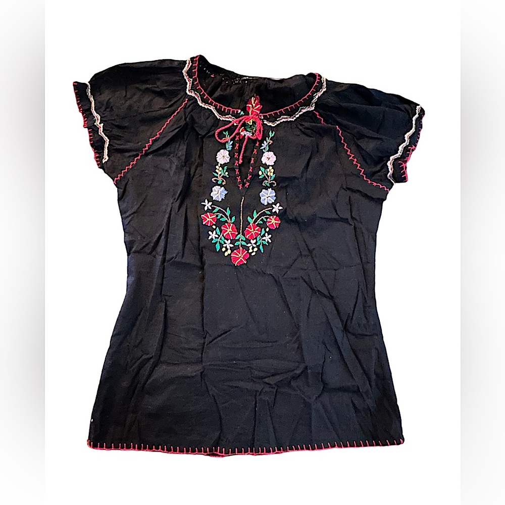 Beautiful Short Sleeve Black Floral Embroidered Blouse Size M